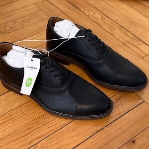NWT faux leather black mens dress shoes size 10.5